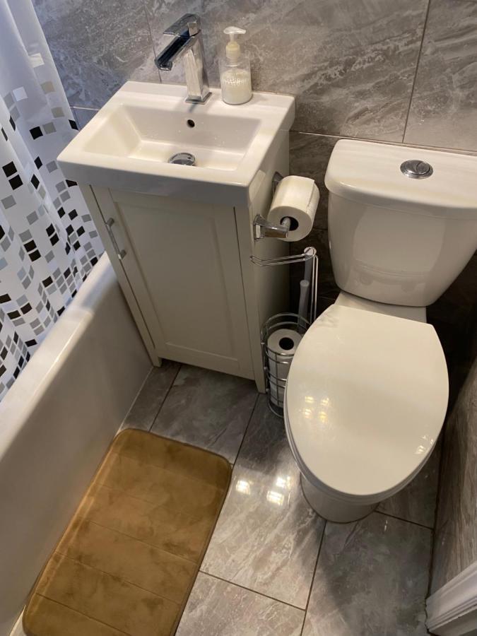 Windsor Airport Room Accommodation Εξωτερικό φωτογραφία